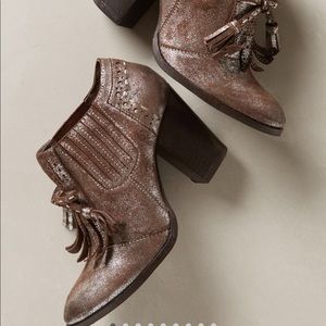 Aphorism shooties Anthropologie 6.5 Seychelles